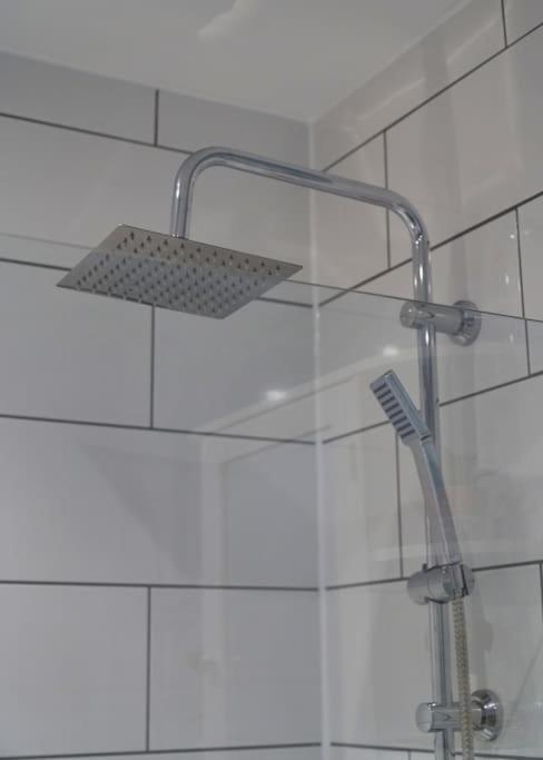 Stunning Luxury 2 Bed Apartment With En-Suite In Wokingham City Centre エクステリア 写真