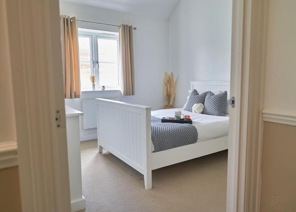 Stunning Luxury 2 Bed Apartment With En-Suite In Wokingham City Centre エクステリア 写真