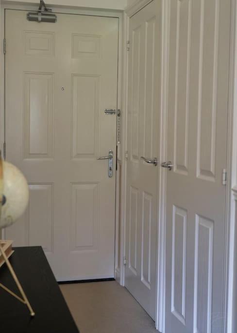 Stunning Luxury 2 Bed Apartment With En-Suite In Wokingham City Centre エクステリア 写真