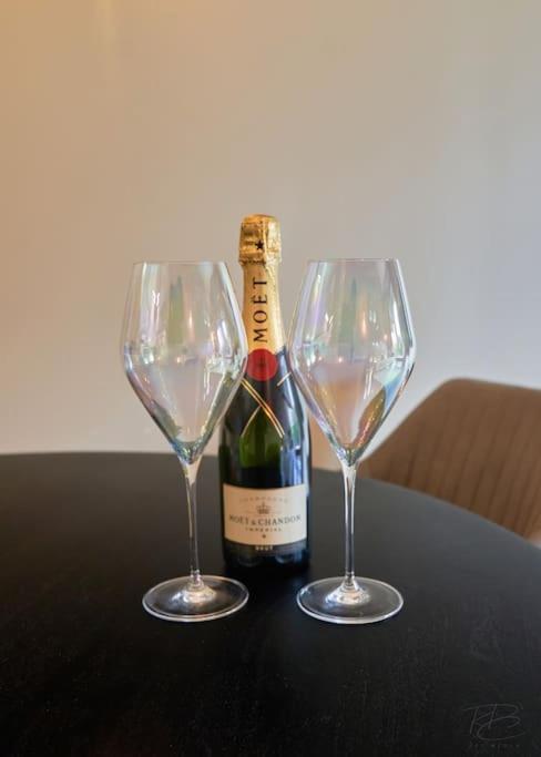 Stunning Luxury 2 Bed Apartment With En-Suite In Wokingham City Centre エクステリア 写真